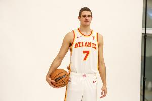 去年的次轮秀!官宣:老鹰正式签约尼古拉-久里希奇